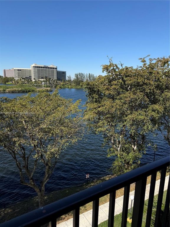 4805 NW 7th St 408-15, Miami, FL 33126