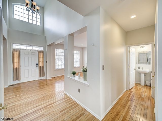 10 Jockey Ln, Raritan Twp., NJ 08822