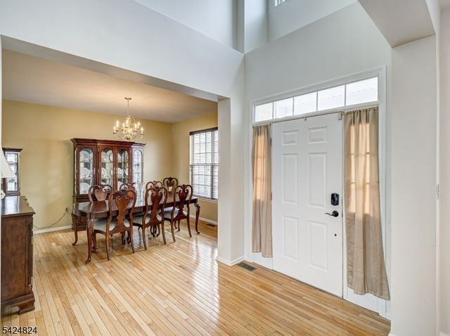 10 Jockey Ln, Raritan Twp., NJ 08822
