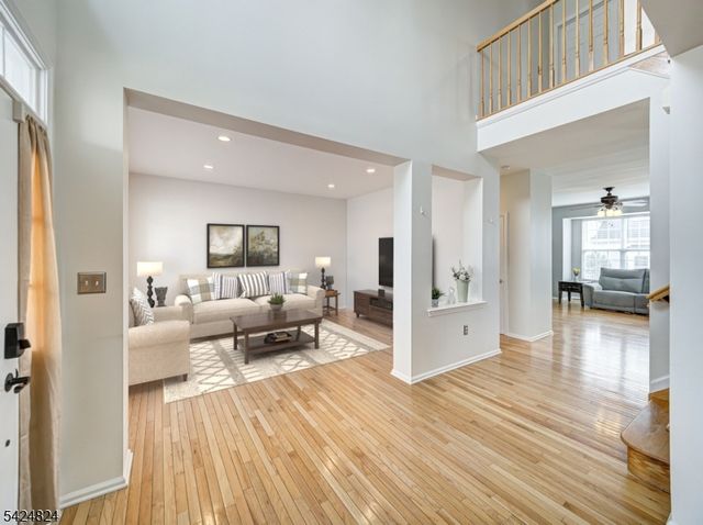 10 Jockey Ln, Raritan Twp., NJ 08822