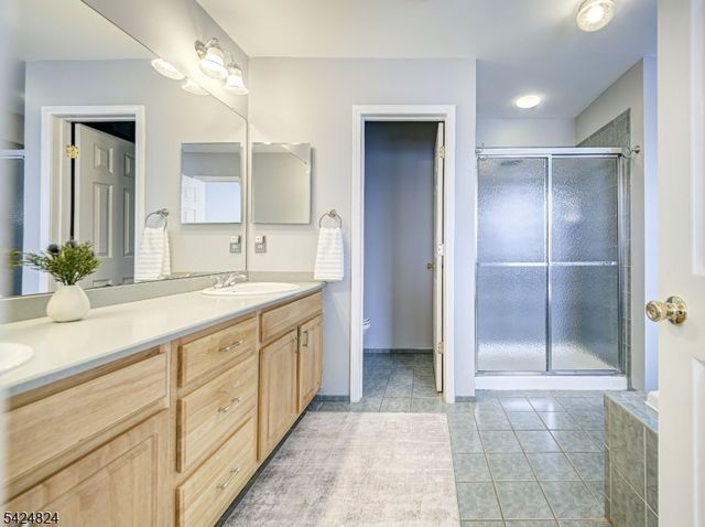 10 Jockey Ln, Raritan Twp., NJ 08822