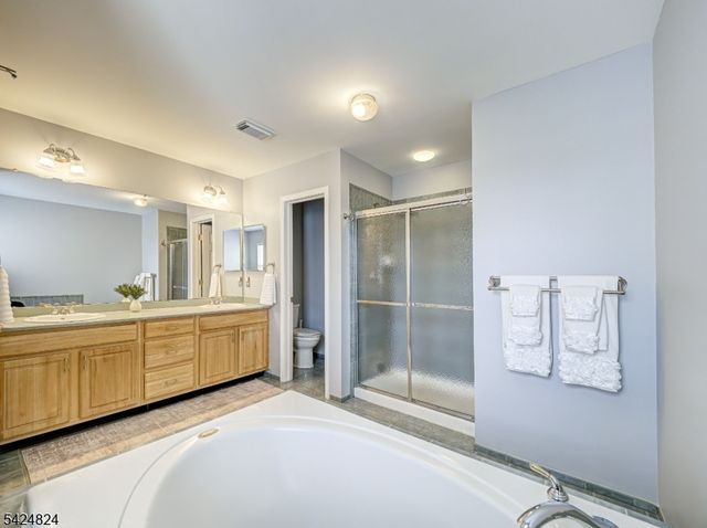 10 Jockey Ln, Raritan Twp., NJ 08822