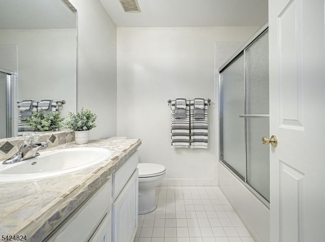 10 Jockey Ln, Raritan Twp., NJ 08822