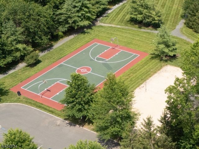 10 Jockey Ln, Raritan Twp., NJ 08822