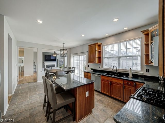 10 Jockey Ln, Raritan Twp., NJ 08822
