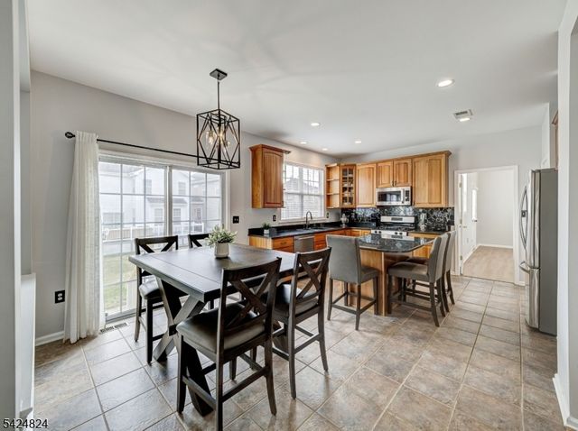 10 Jockey Ln, Raritan Twp., NJ 08822