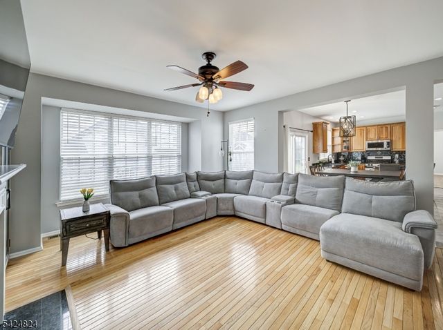 10 Jockey Ln, Raritan Twp., NJ 08822