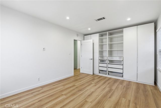 17546 Kittridge, Lake Balboa, CA 91406