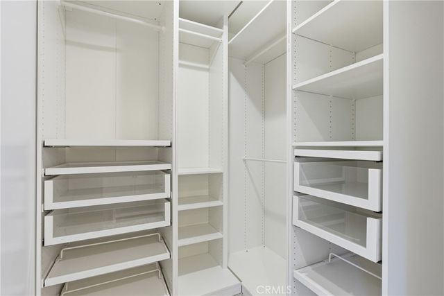 17546 Kittridge, Lake Balboa, CA 91406