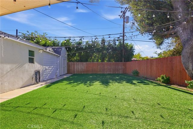 17546 Kittridge, Lake Balboa, CA 91406