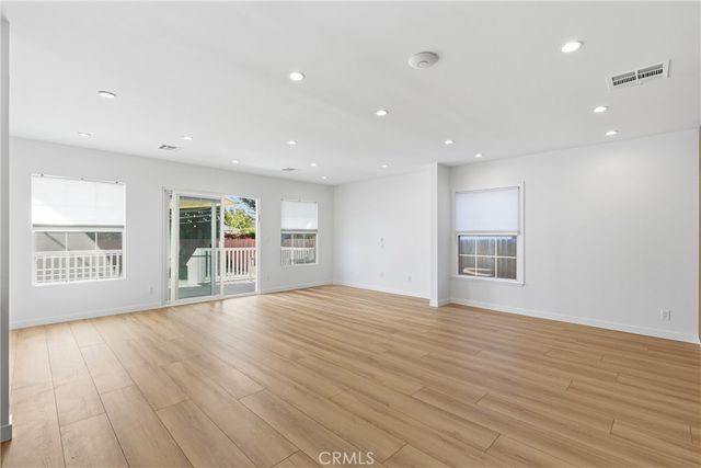 17546 Kittridge, Lake Balboa, CA 91406