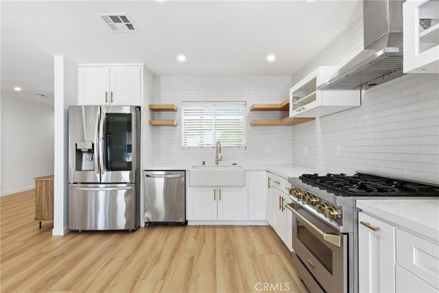 17546 Kittridge, Lake Balboa, CA 91406