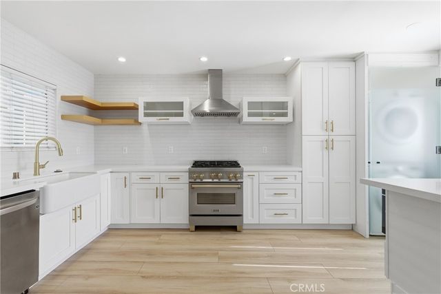 17546 Kittridge, Lake Balboa, CA 91406