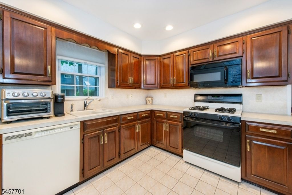 56 Countryside Dr, Bernards Twp., NJ 07920 — photo 2