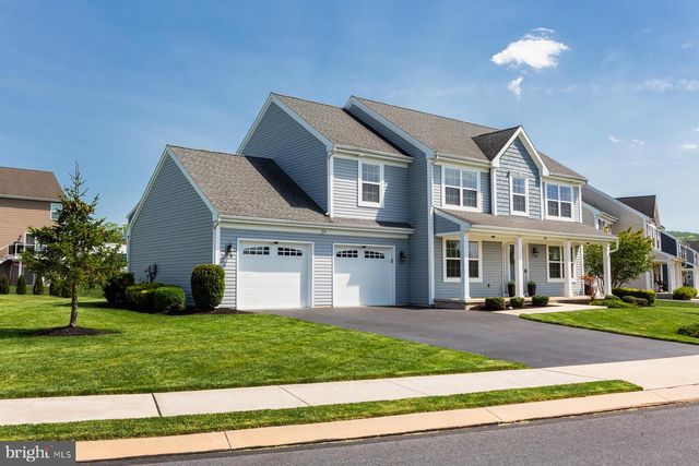 24 AMBER LN, Ephrata, PA 17522