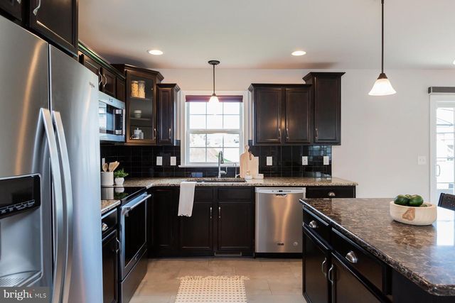 24 AMBER LN, Ephrata, PA 17522