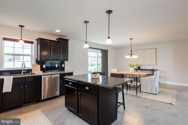 24 AMBER LN, Ephrata, PA 17522