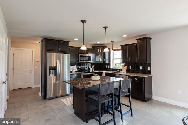 24 AMBER LN, Ephrata, PA 17522