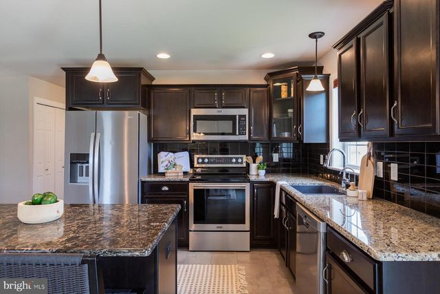 24 AMBER LN, Ephrata, PA 17522