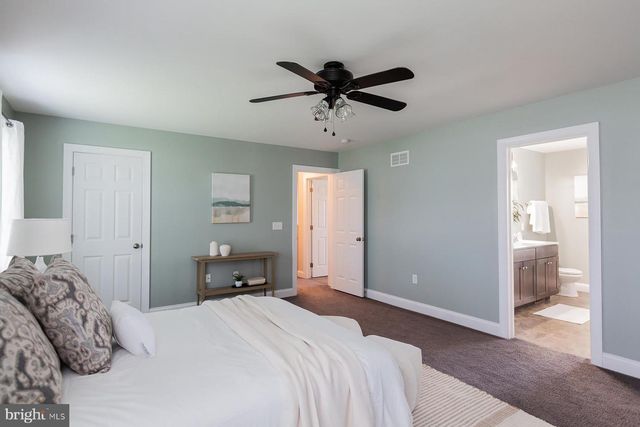 24 AMBER LN, Ephrata, PA 17522