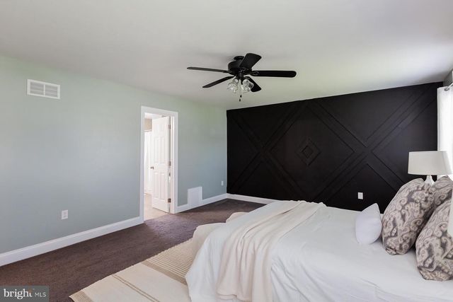 24 AMBER LN, Ephrata, PA 17522