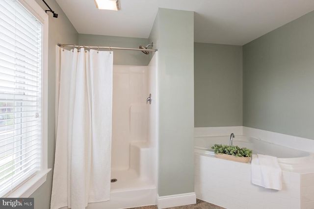 24 AMBER LN, Ephrata, PA 17522