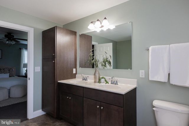 24 AMBER LN, Ephrata, PA 17522