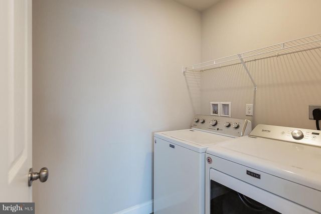 24 AMBER LN, Ephrata, PA 17522