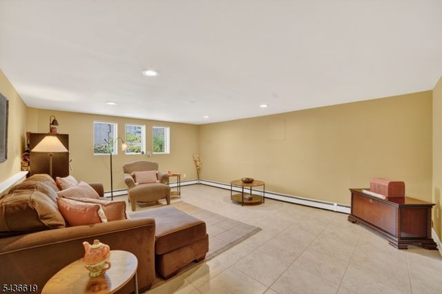 1 Lincoln Ave, Ogdensburg Boro, NJ 07439