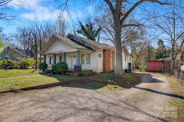 21 W D Street, Newton, NC 28658