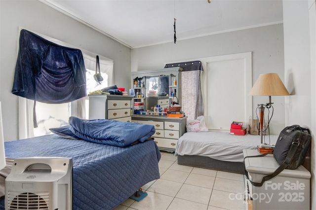 21 W D Street, Newton, NC 28658