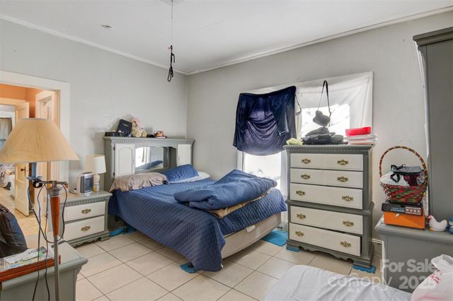 21 W D Street, Newton, NC 28658