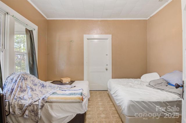 21 W D Street, Newton, NC 28658