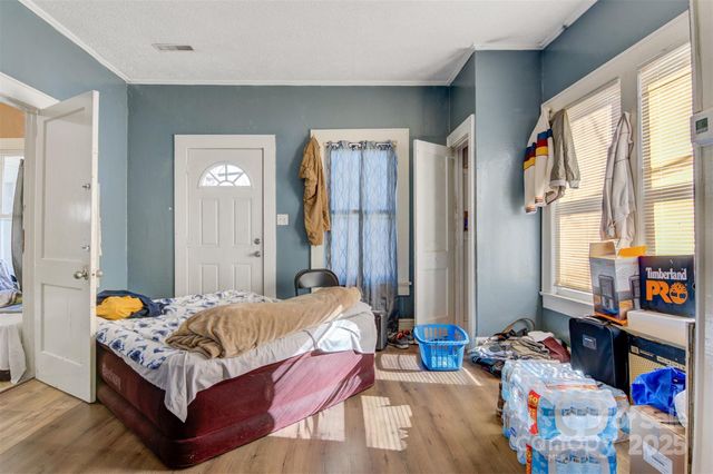21 W D Street, Newton, NC 28658