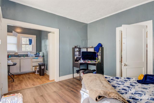 21 W D Street, Newton, NC 28658