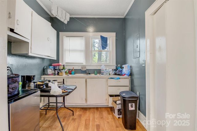 21 W D Street, Newton, NC 28658