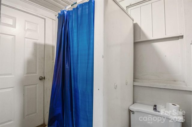 21 W D Street, Newton, NC 28658