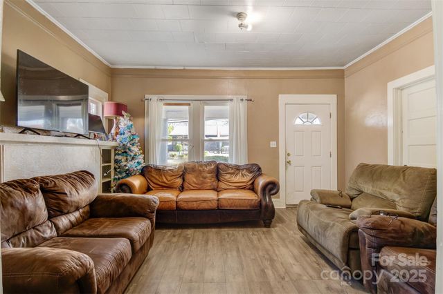 21 W D Street, Newton, NC 28658