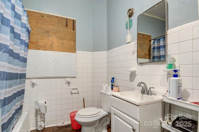 21 W D Street, Newton, NC 28658
