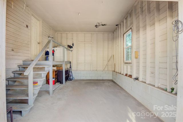 21 W D Street, Newton, NC 28658
