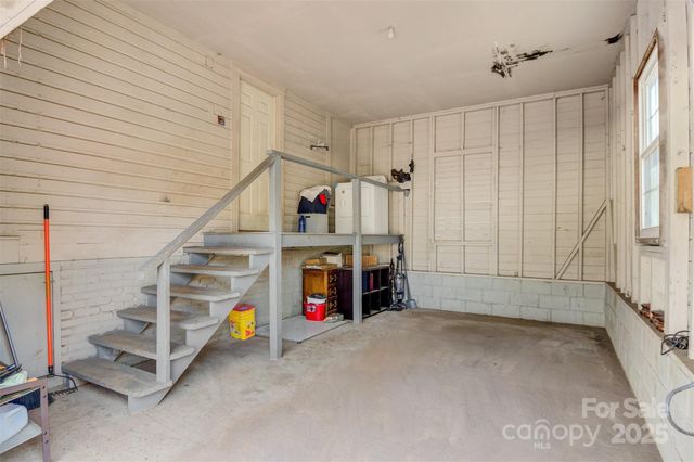 21 W D Street, Newton, NC 28658