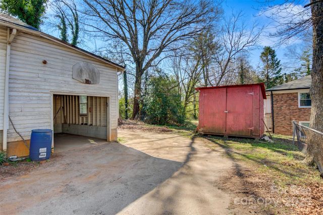 21 W D Street, Newton, NC 28658
