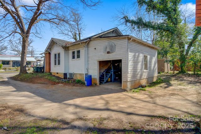 21 W D Street, Newton, NC 28658