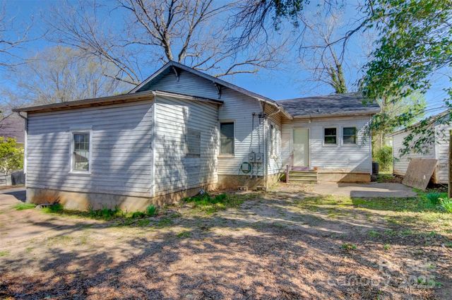 21 W D Street, Newton, NC 28658