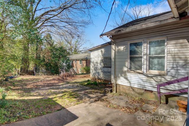 21 W D Street, Newton, NC 28658