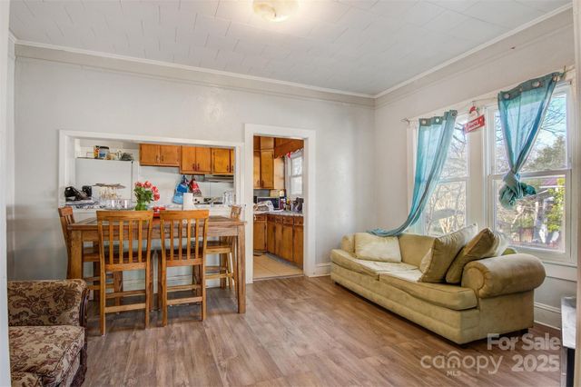 21 W D Street, Newton, NC 28658