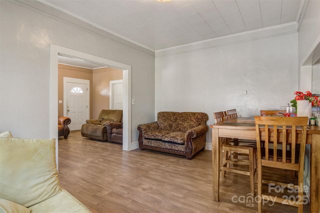 21 W D Street, Newton, NC 28658