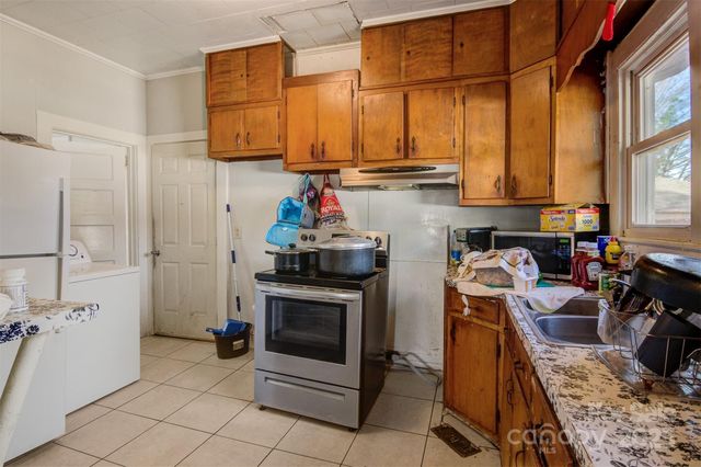 21 W D Street, Newton, NC 28658