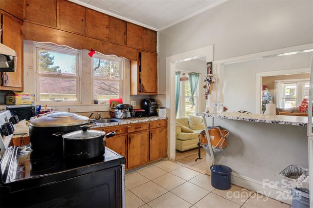 21 W D Street, Newton, NC 28658