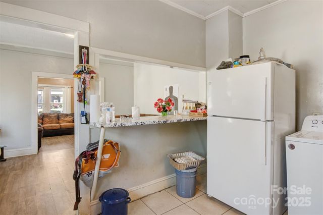 21 W D Street, Newton, NC 28658